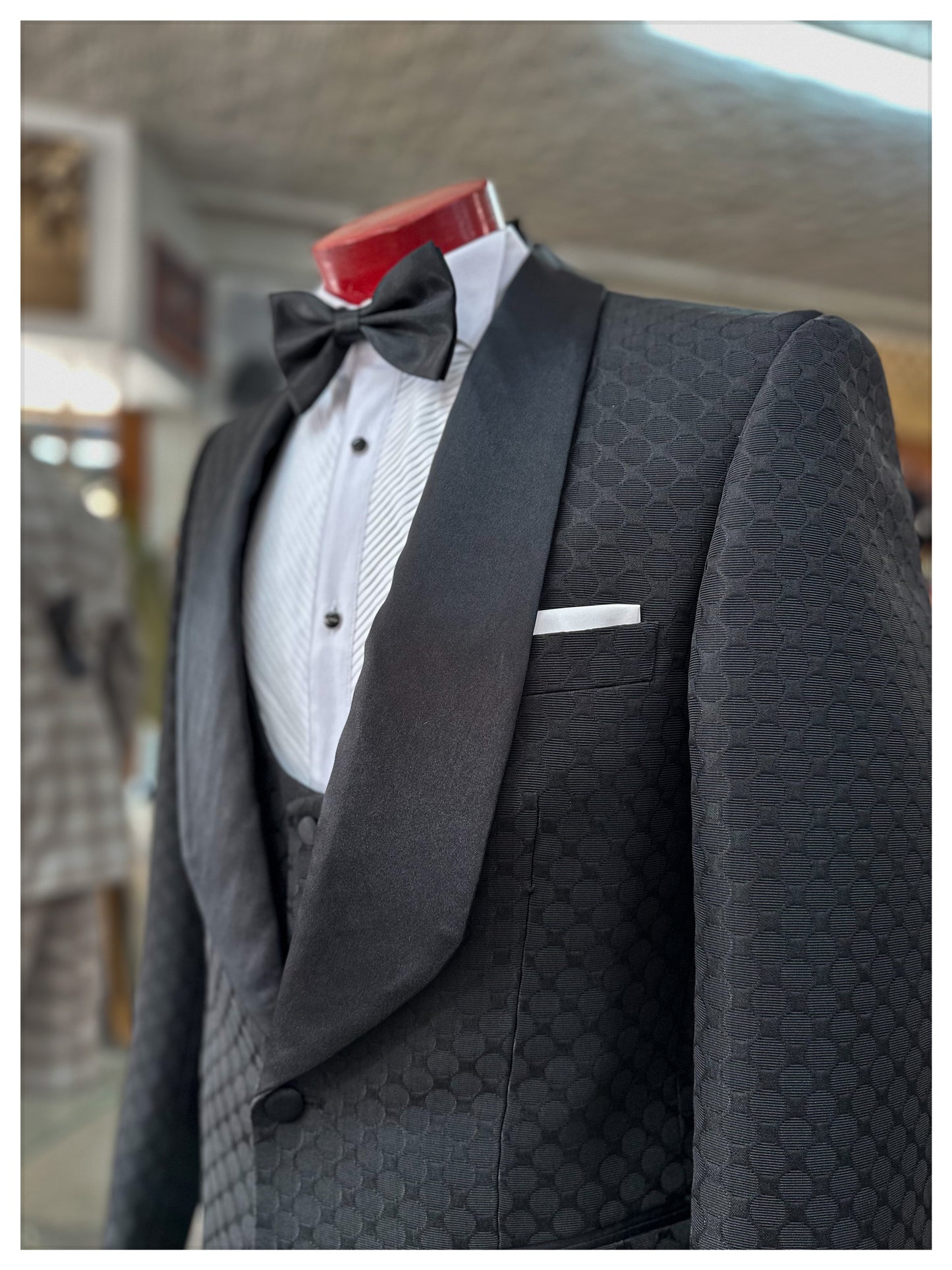 Circle Chain 3 Piece Tuxedo - Black