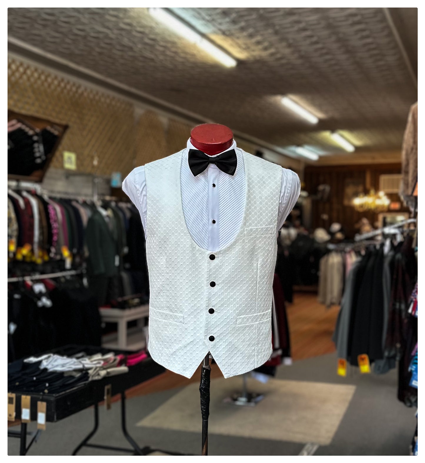 Circle Chain 3 Piece Tuxedo - White