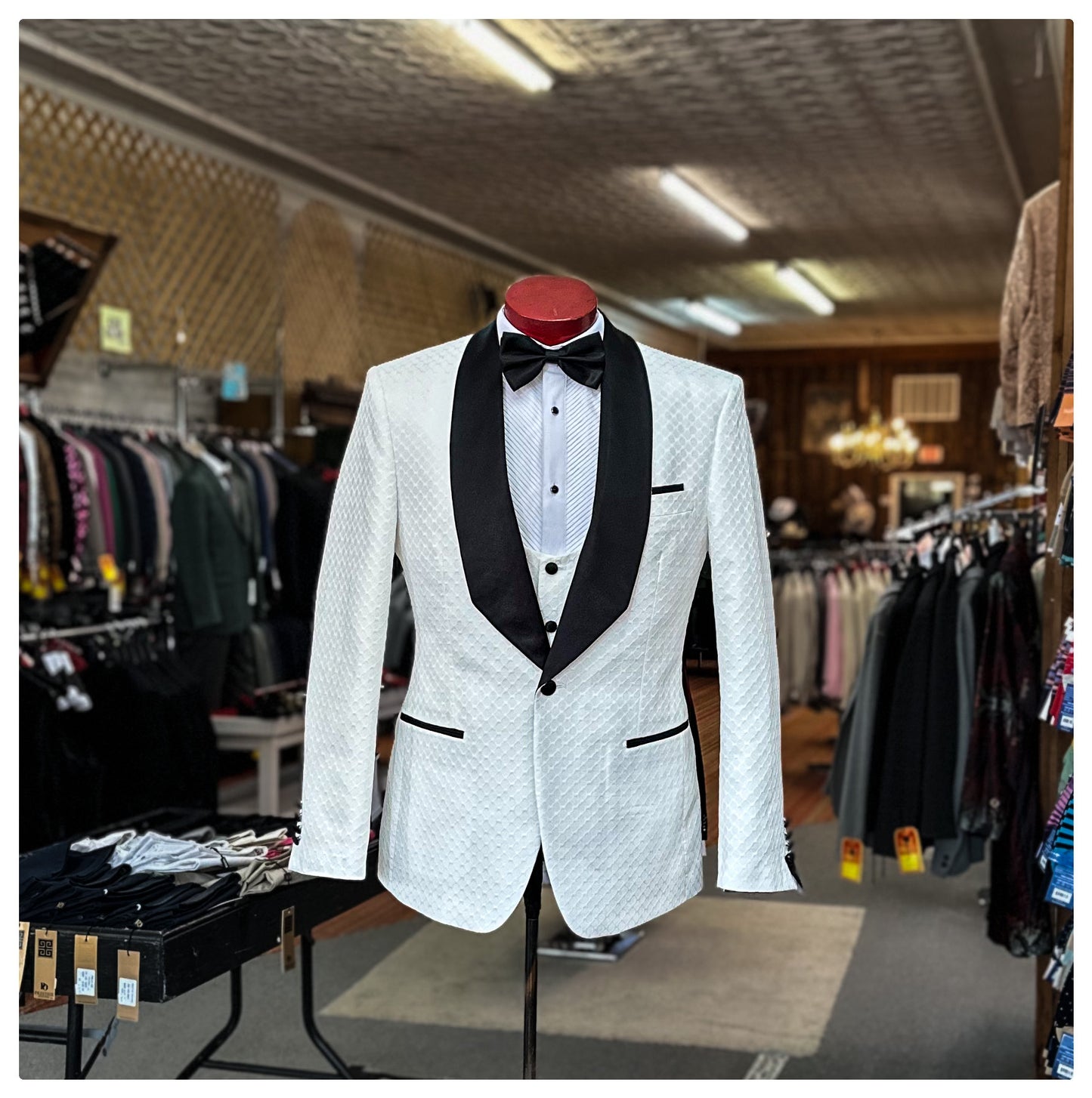 Circle Chain 3 Piece Tuxedo - White